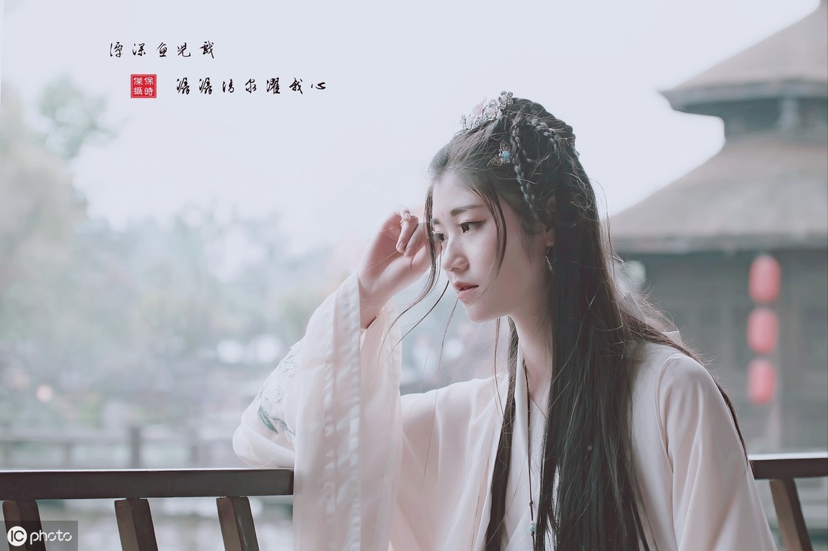 形容头发很美的诗句（有关头发的唯美句子）