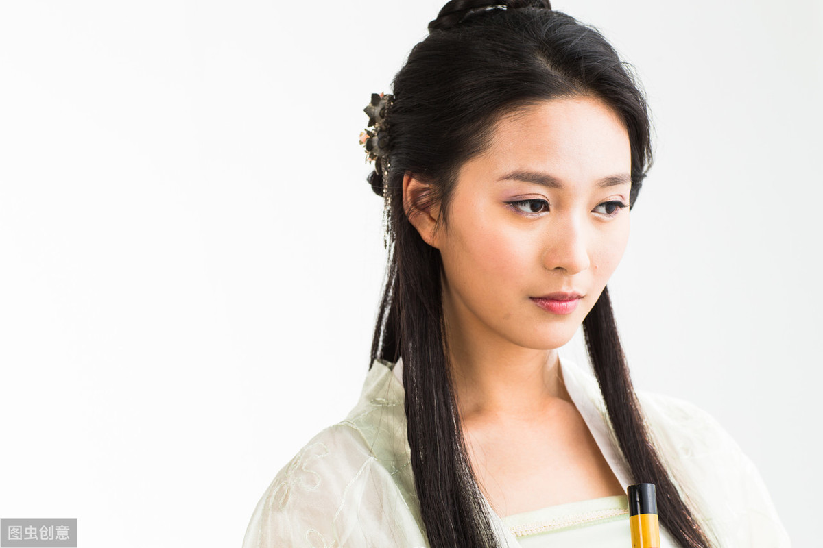 形容头发很美的诗句（有关头发的唯美句子）