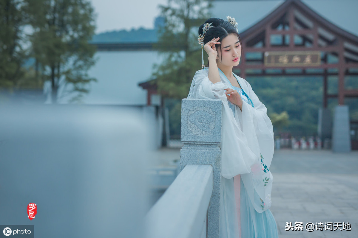 关于美的诗句有哪些（对美的赞美的诗句）
