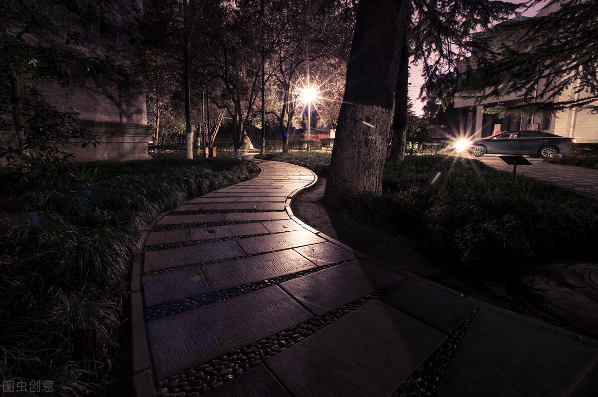 秋宵月下有怀孟浩然（秋宵月下有怀的诗句的意思）