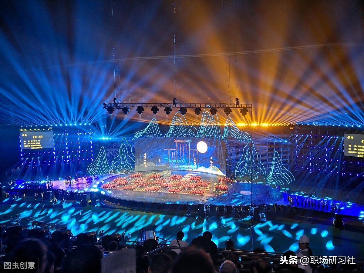 会议主持人开场白台词大全（万能会议主持词模板）