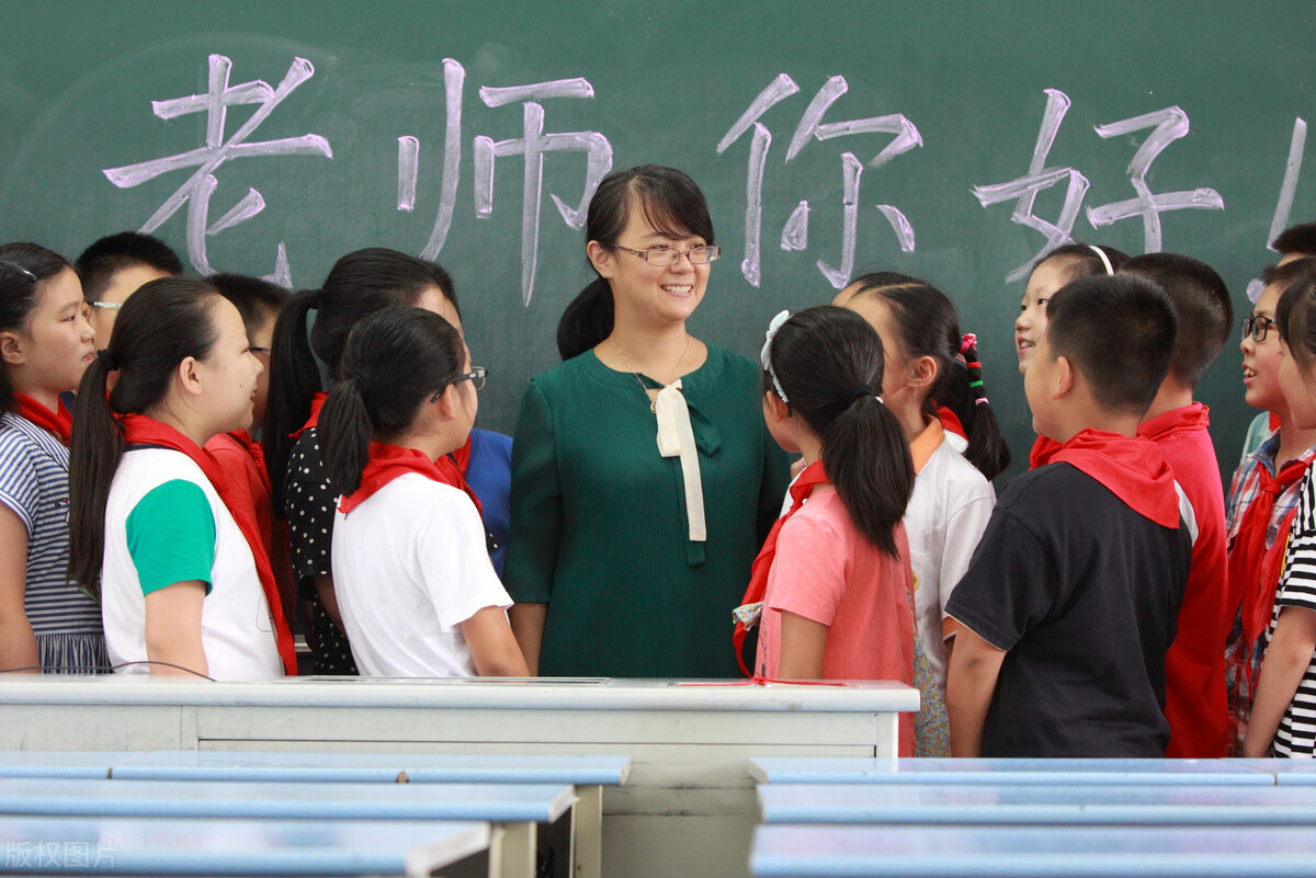 形容教师的诗句和名言（赞美优秀老师诗句和好句）