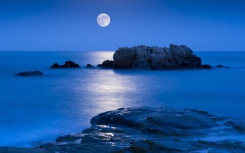 描写月亮的唯美诗句（赞美月亮的优美句子）