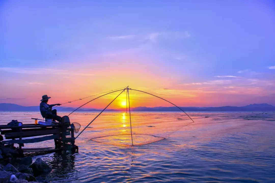 关于夕阳的诗句唯美（夕阳余晖的唯美诗句）