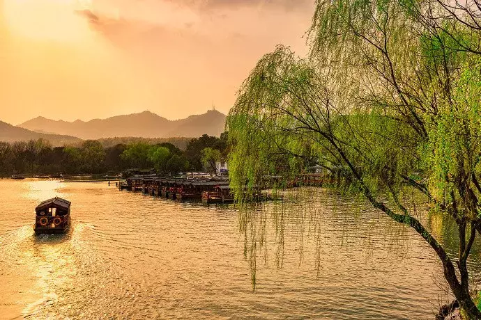 描写少年的诗句有哪些（关于少年励志的诗句名言）