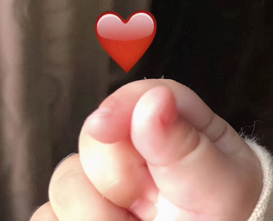 形容自娱自乐的幽默句子（给自己玩抖音开心的话）