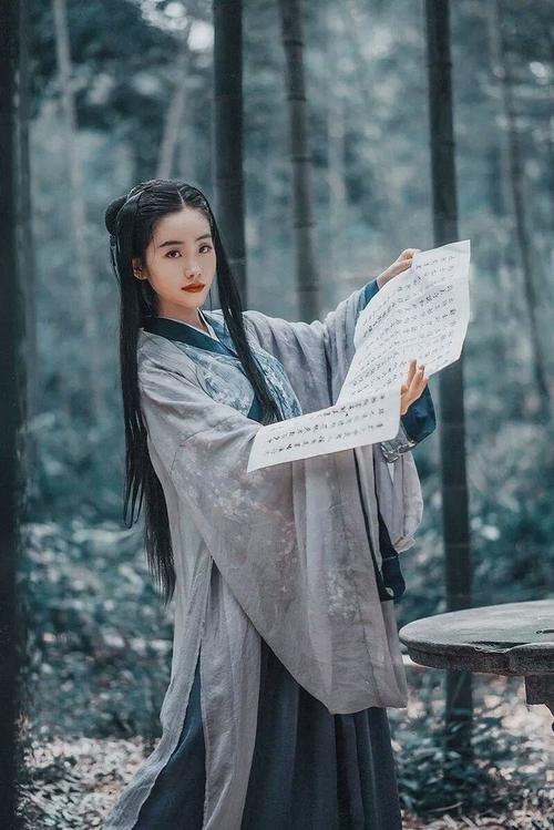 临江仙梦后楼台高锁翻译（临江仙晏殊梦后楼台高锁赏析）
