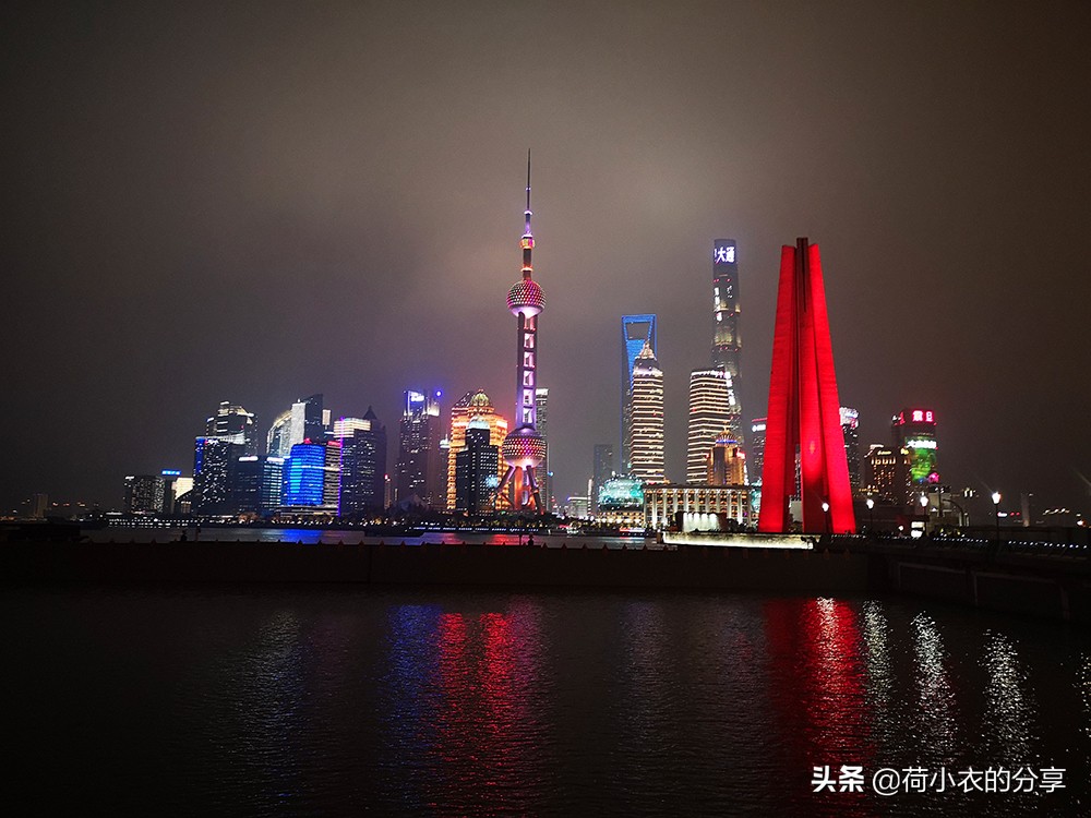 赞美外滩夜景的句子（一句话形容上海外滩夜景）