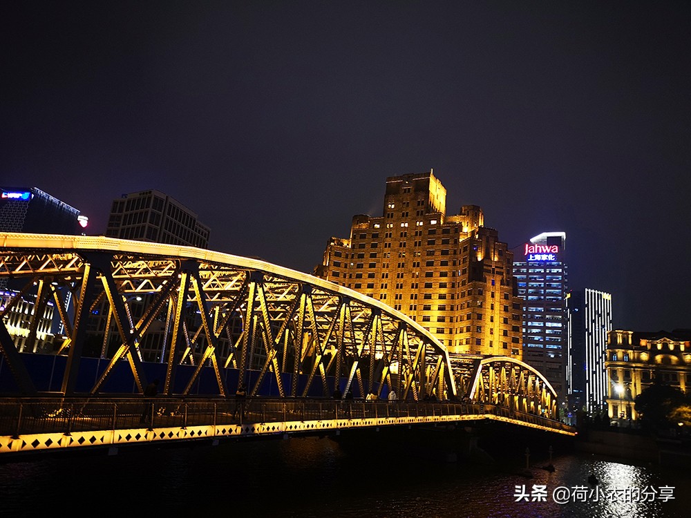 赞美外滩夜景的句子（一句话形容上海外滩夜景）