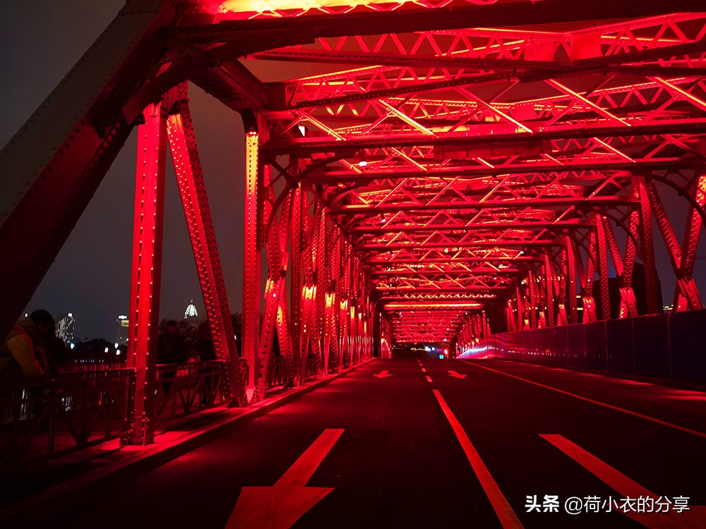 赞美外滩夜景的句子（一句话形容上海外滩夜景）