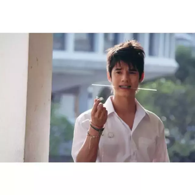 情侣短句一左一右文艺（简短的高级情话）
