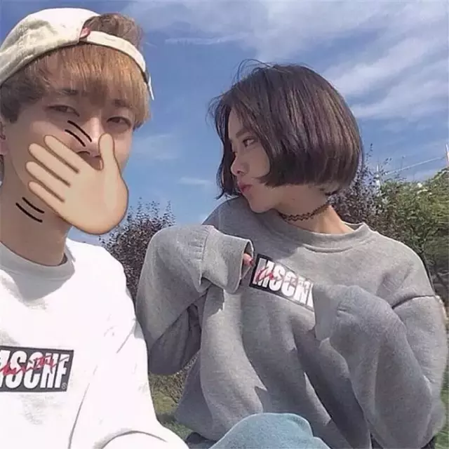情侣短句一左一右文艺（简短的高级情话）