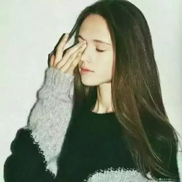 情侣短句一左一右文艺（简短的高级情话）