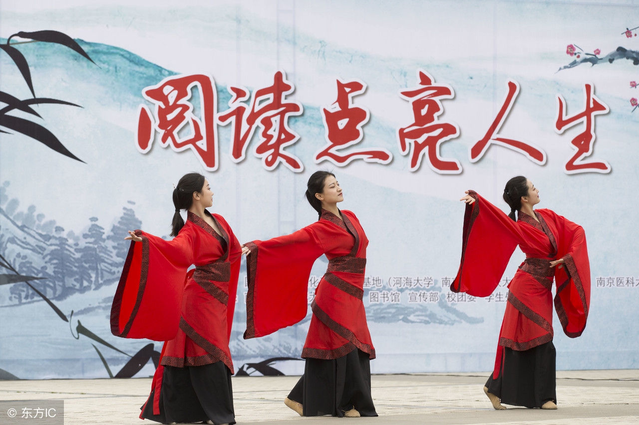 论语学而第一原文（论语学而篇原文及翻译及赏析）