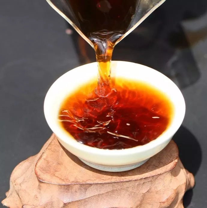 与茶有关的诗句名言（生活与茶的诗句与名言）