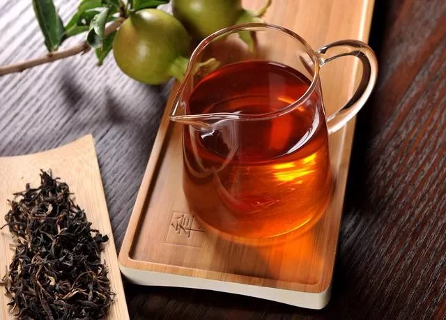 与茶有关的诗句名言（生活与茶的诗句与名言）
