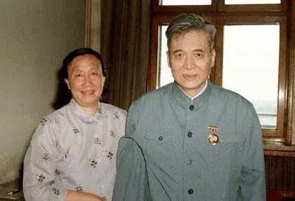 给邓稼先的一封信800作文(致邓稼先的一封信读后感）