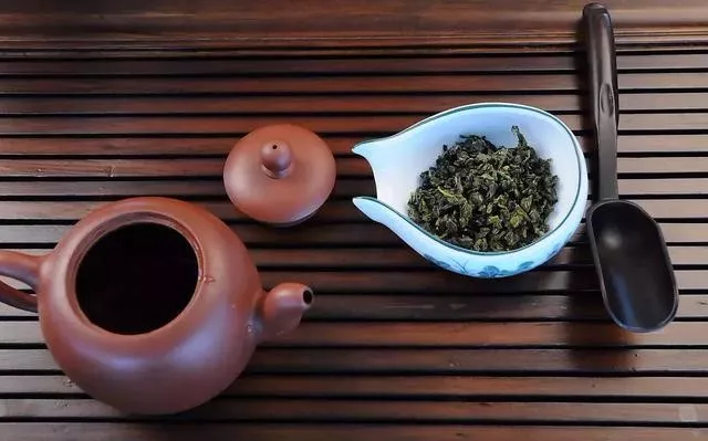 与茶有关的诗句名言（生活与茶的诗句与名言）