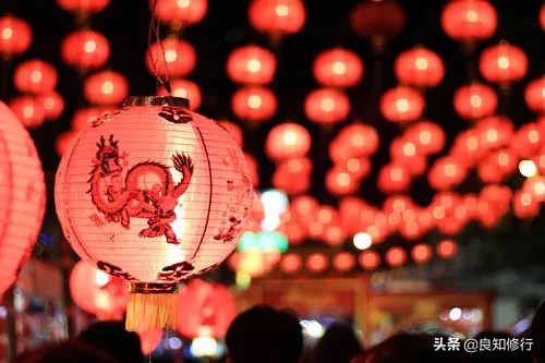 描写除夕的诗句有哪些（关于除夕的诗句佳句）