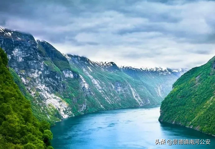 描写乡村生活的诗词有哪些（描写乡村风光的诗句）