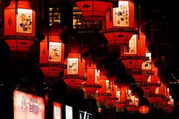 描写元宵节的诗句有哪些（赞美元宵节的诗句古诗）