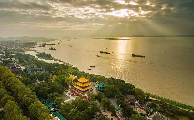 岳阳楼记赏析句子（岳阳楼记主旨思想感情）