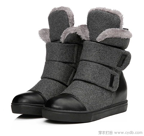 穿雪地靴的姑娘
