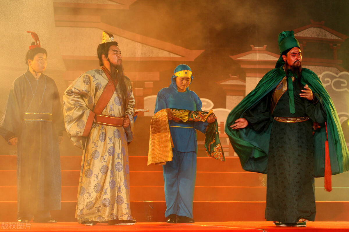 三国演义简介200字（三国演义全书概括）