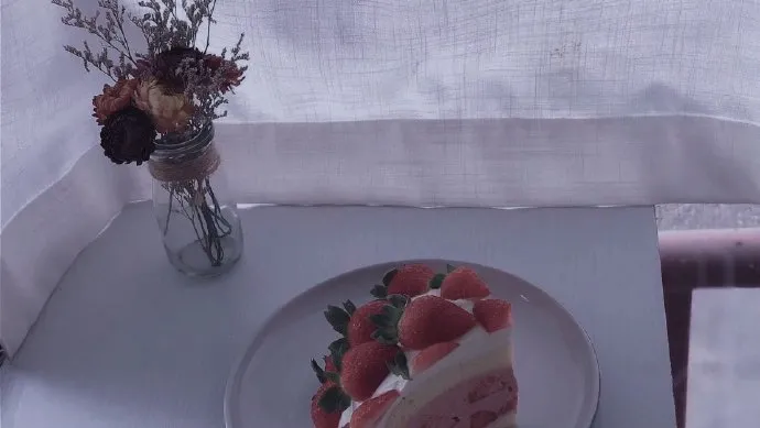 伤感爱情扎心的句子（痛到骨子里心碎的句子）