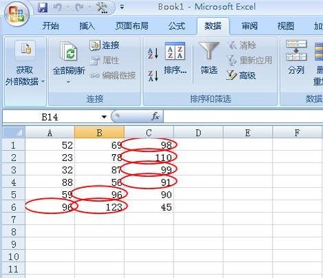 Excel中怎么圈出无效数据